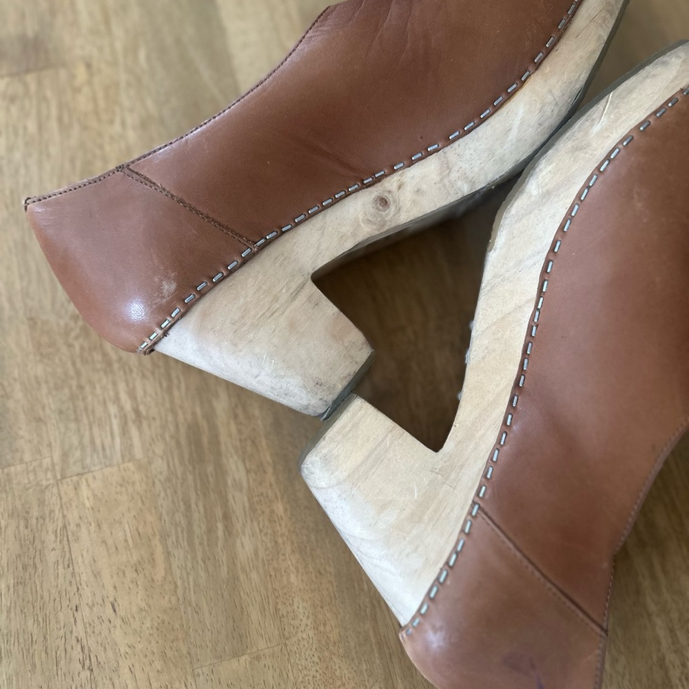 Free People Women's Tan Leather Clog Heels - Classic Comfort - Picture 6 of 10